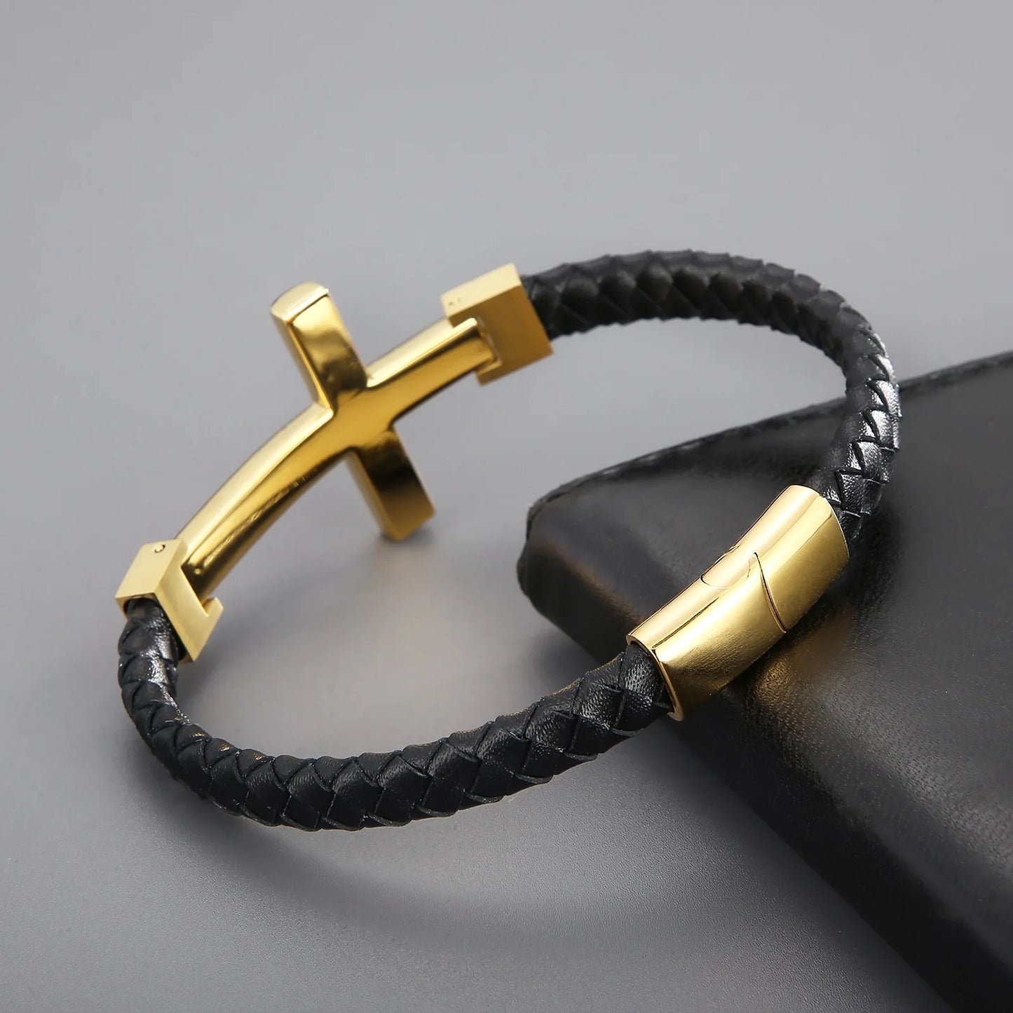 Valor & Véritas – Leather Bracelet with Stainless Steel Cross Detail