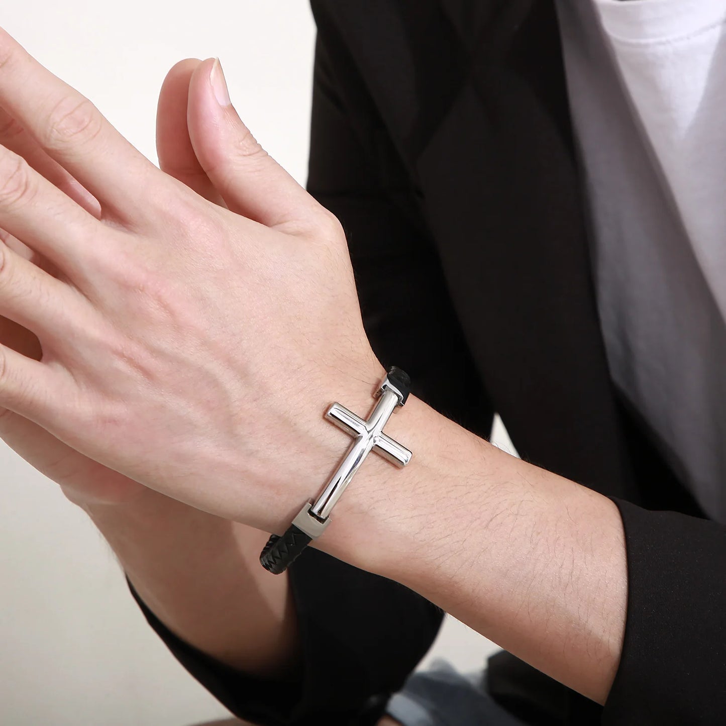 Valor & Véritas – Leather Bracelet with Stainless Steel Cross Detail