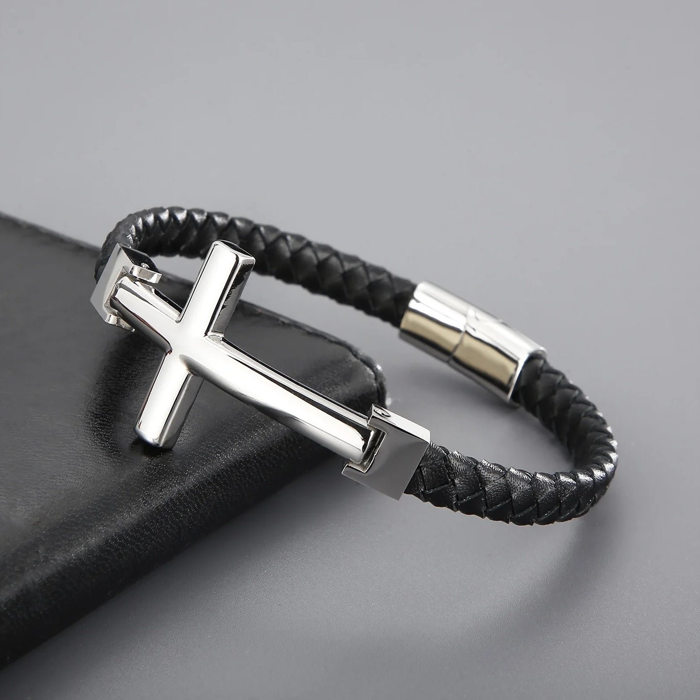 Valor & Véritas – Leather Bracelet with Stainless Steel Cross Detail